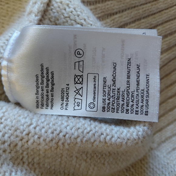 H&M Women's Beige Crew Neck Sweater - Picture 4 of 4